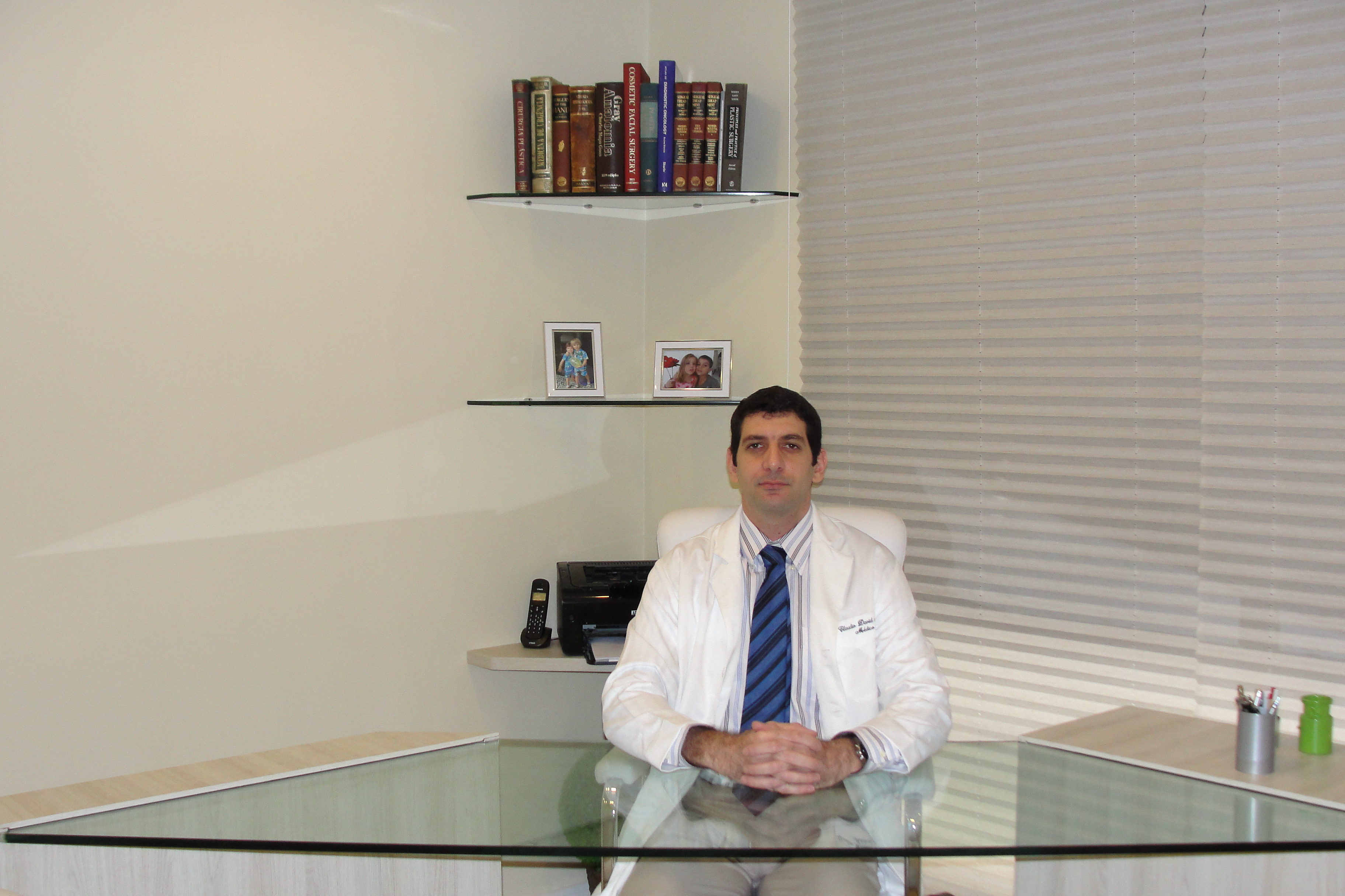Dr. Claudio David Nigri, especialista em cirurgia plástica no RJ